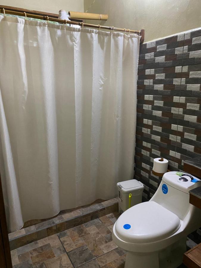 פקוארה Jazlyn Lodge & Tours מראה חיצוני תמונה